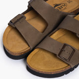 Looking directly down into the footbeds of the Barna sandals. The image captures the wide, natural shape of the cork base and the prominent "Plakton Memory Cushion" branding at the heel. The symmetry of the khaki straps and the generous toe room illustrate a design built for total freedom and ergonomic support.